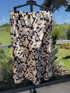 Black Midi Skirt with White and Yellow Daisy Print